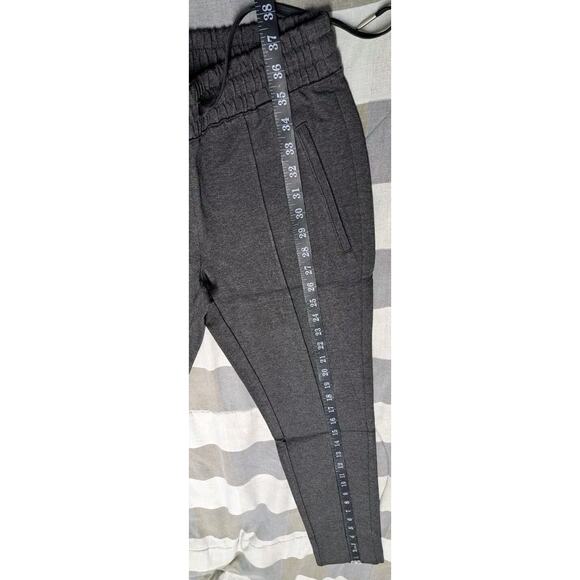 Amazon Essentials Women's Tapered Pant - Picture 3 of 14